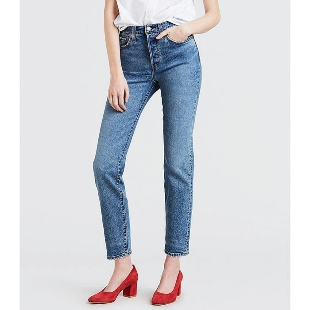 Levi's Women's Wedgie Fit Jeans - Picture 2 of 12
